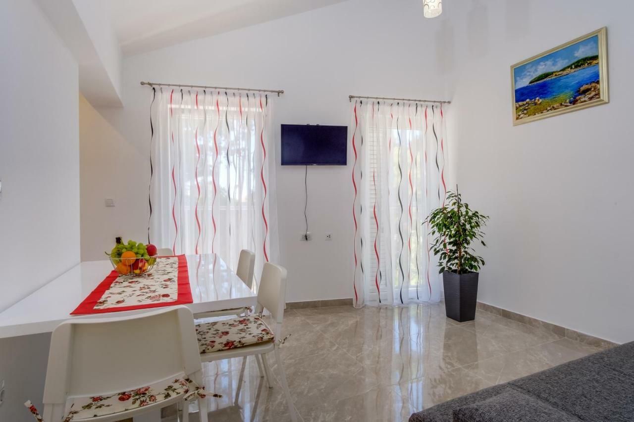 Apartmani Beatrice Mali Losinj Exterior photo